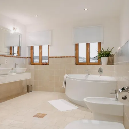 Mika Hof Exklusive In Alleinlage Mit Terrasse & Weitblick